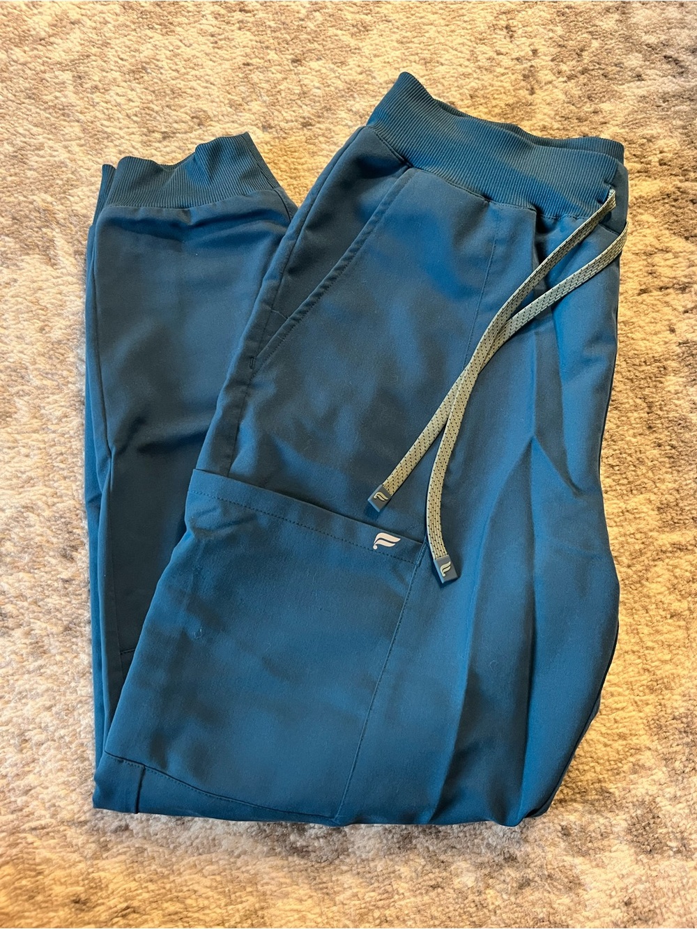 Fabletics Women’s Scrub Pant, Medium - Short